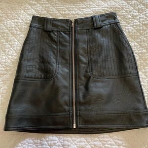 TOPSHOP black faux leather skirt. Size 2. Silver zipper.